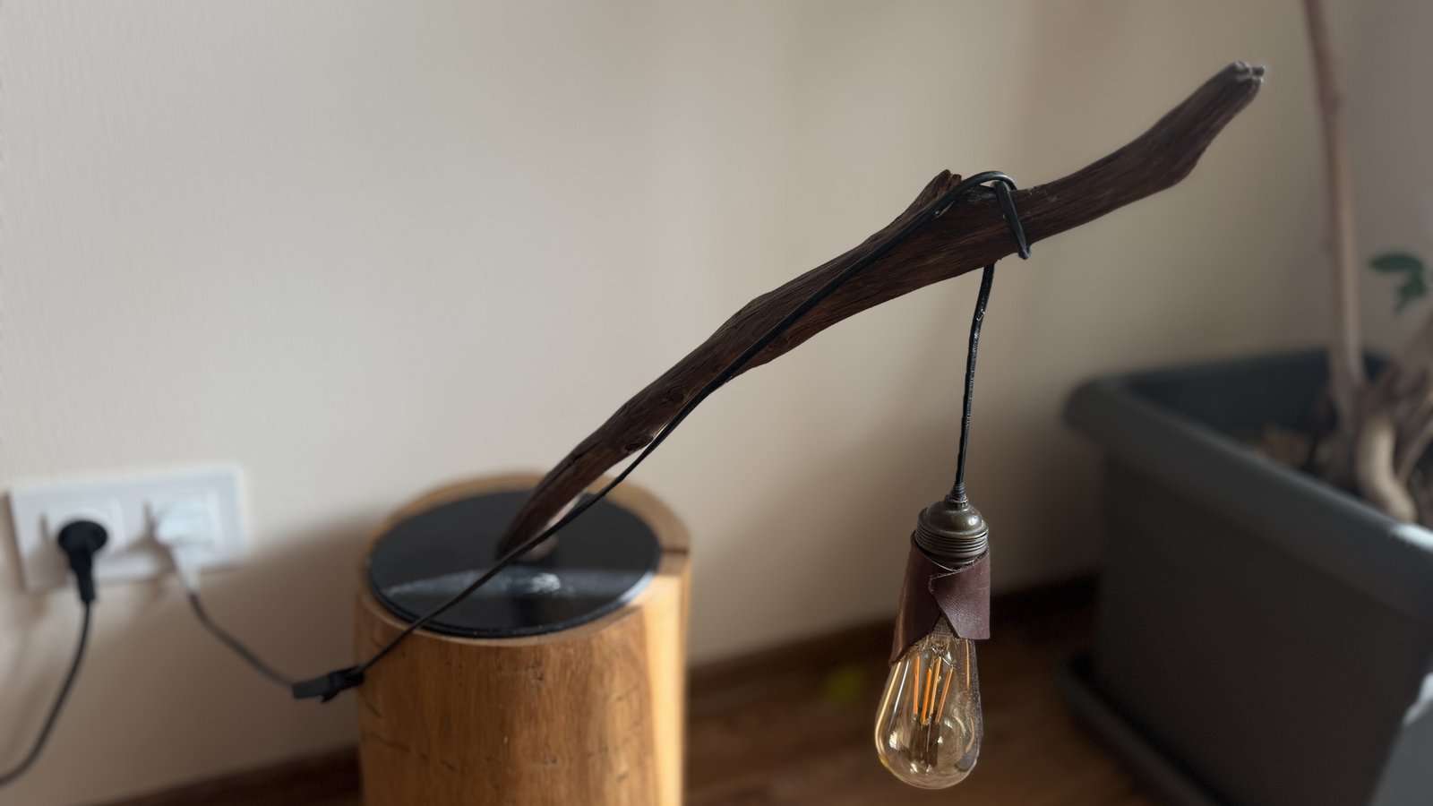 Lamp branch arm extended